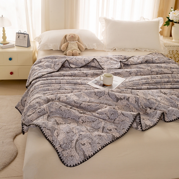 91家纺网 家纺一手货源 找家纺 爱微坊 2026新款A类水洗棉小碎花贝壳边夏被 蝶恋花