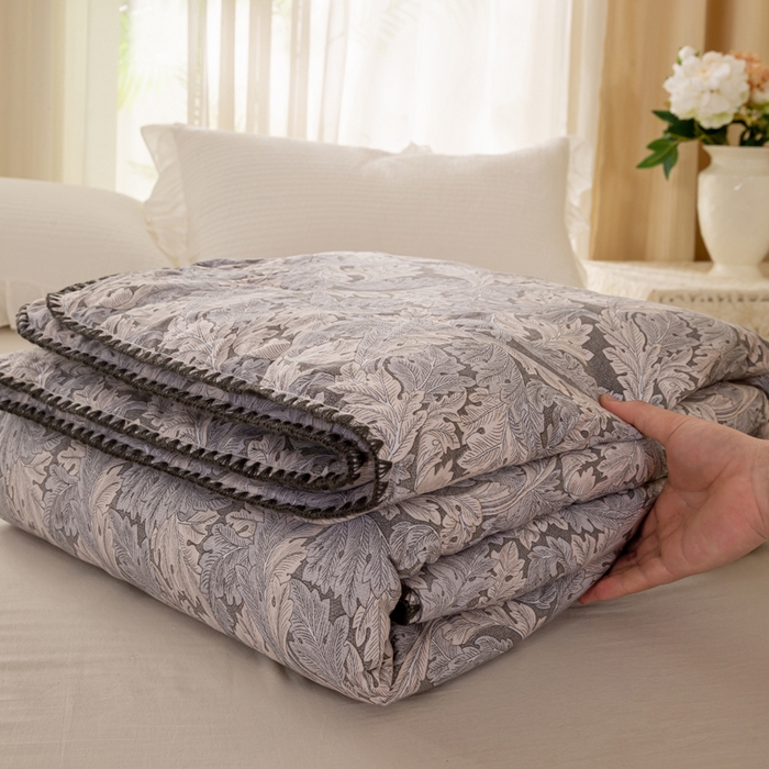 91家纺网 家纺一手货源 找家纺 爱微坊 2026新款A类水洗棉小碎花贝壳边夏被 蝶恋花