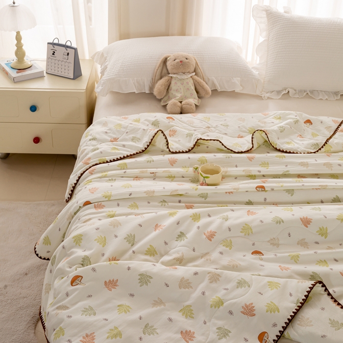 91家纺网 家纺一手货源 找家纺 爱微坊 2026新款A类水洗棉小碎花贝壳边夏被 枫叶