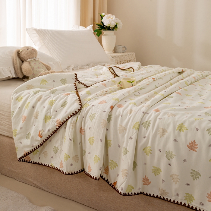 91家纺网 家纺一手货源 找家纺 爱微坊 2026新款A类水洗棉小碎花贝壳边夏被 枫叶