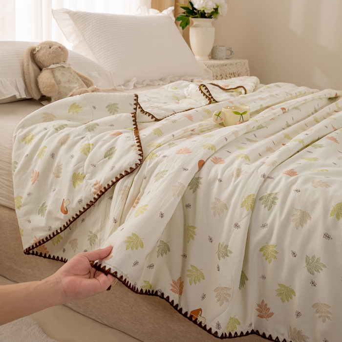 91家纺网 家纺一手货源 找家纺 爱微坊 2026新款A类水洗棉小碎花贝壳边夏被 枫叶