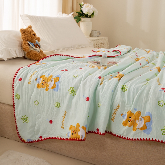 91家纺网 家纺一手货源 找家纺 爱微坊 2026新款A类水洗棉小碎花贝壳边夏被 俏皮熊