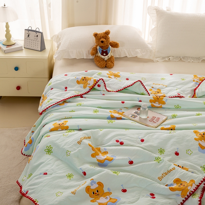 91家纺网 家纺一手货源 找家纺 爱微坊 2026新款A类水洗棉小碎花贝壳边夏被 俏皮熊