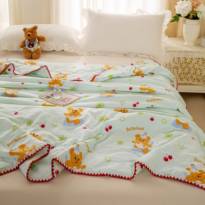 91家纺网 家纺一手货源 找家纺 爱微坊 2026新款A类水洗棉小碎花贝壳边夏被 俏皮熊