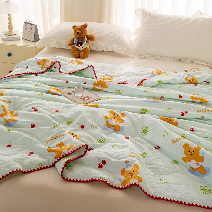 91家纺网 家纺一手货源 找家纺 爱微坊 2026新款A类水洗棉小碎花贝壳边夏被 俏皮熊