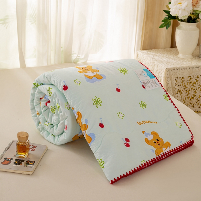 91家纺网 家纺一手货源 找家纺 爱微坊 2026新款A类水洗棉小碎花贝壳边夏被 俏皮熊