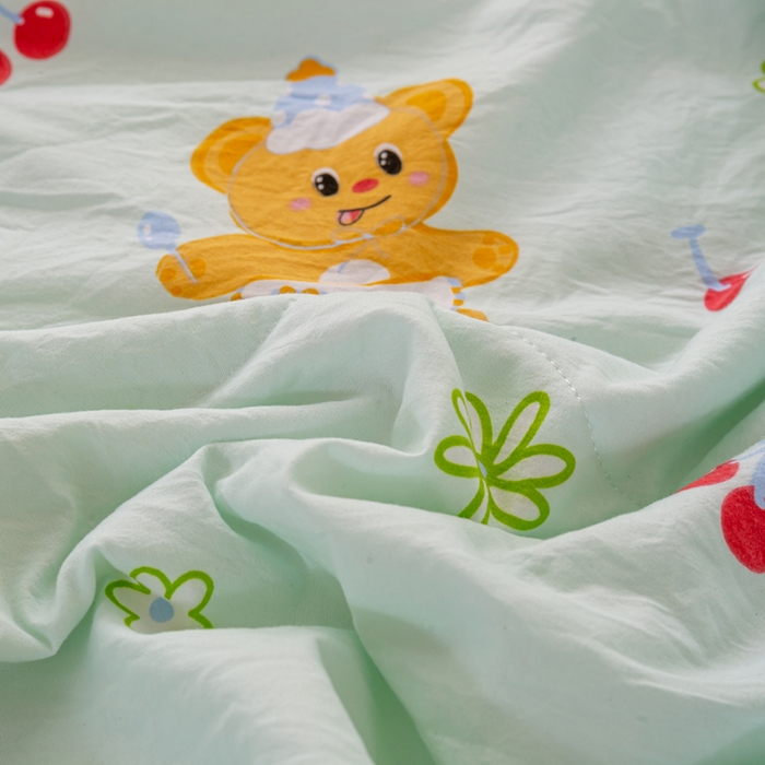 91家纺网 家纺一手货源 找家纺 爱微坊 2026新款A类水洗棉小碎花贝壳边夏被 俏皮熊