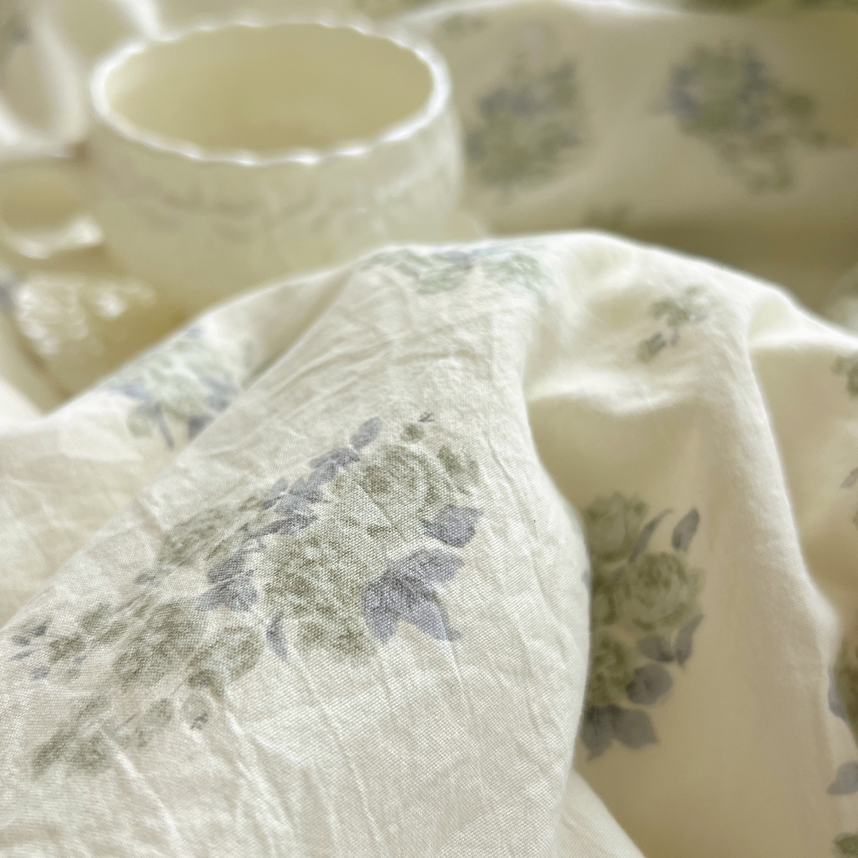 91家纺网 家纺一手货源 找家纺 梵克保罗 2026春夏新款抗菌亲肤棉田园碎花格子单夏被夏被四件套空调被 玫簇紫叶