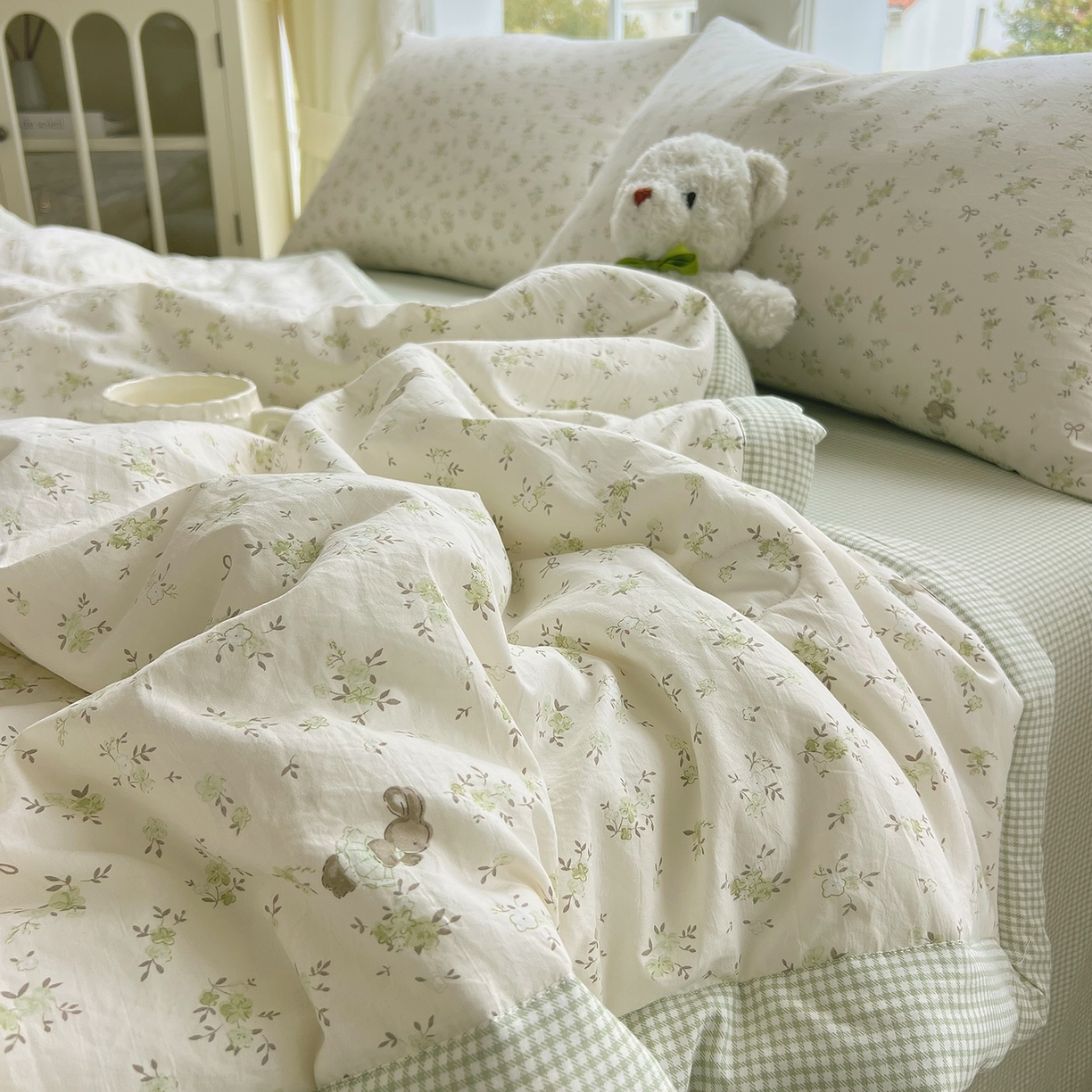 91家纺网 家纺一手货源 找家纺 梵克保罗 2026春夏新款抗菌亲肤棉田园碎花格子单夏被夏被四件套空调被 抹茶萌兔