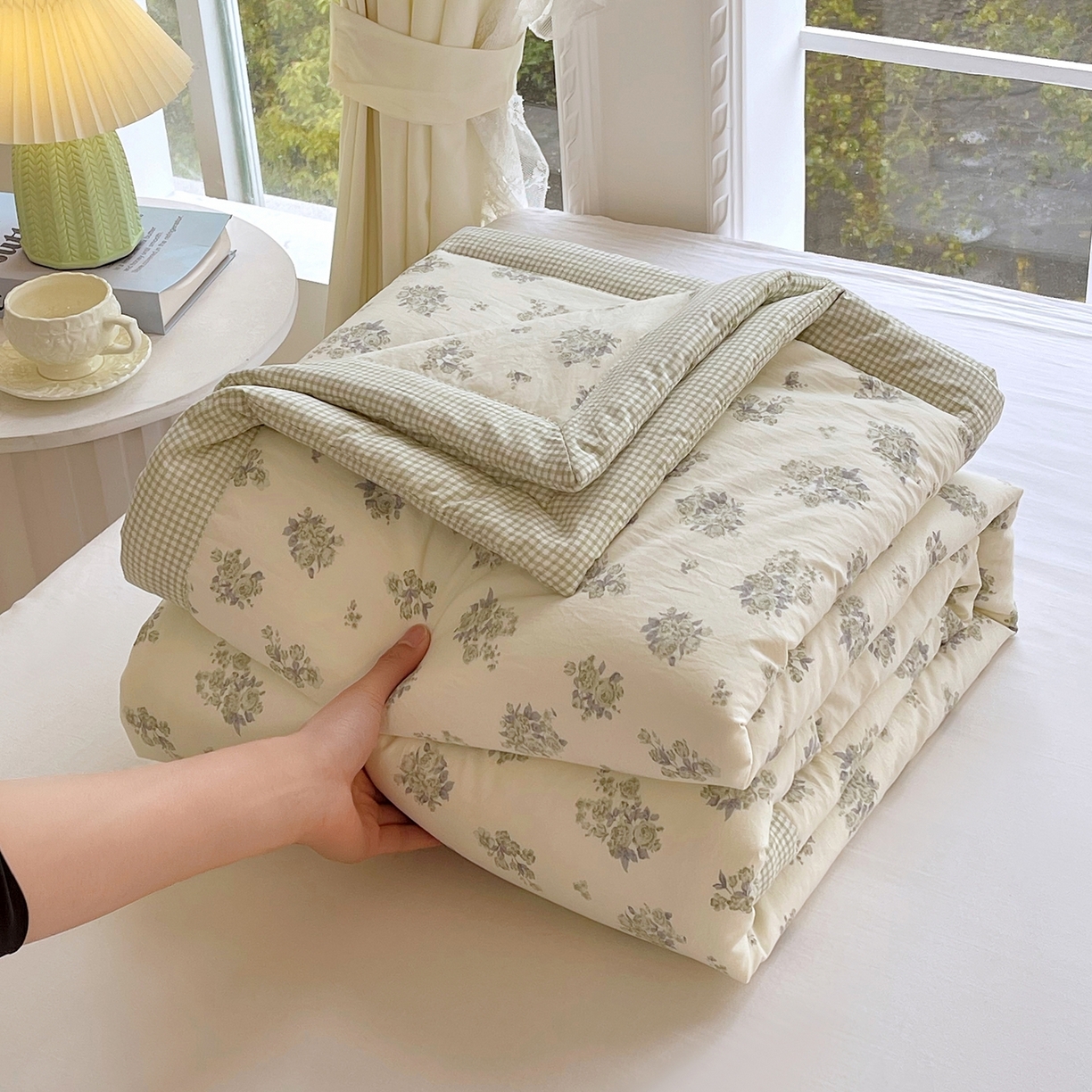 91家纺网 家纺一手货源 找家纺 梵克保罗 2026春夏新款抗菌亲肤棉田园碎花格子单夏被夏被四件套空调被 玫簇紫叶