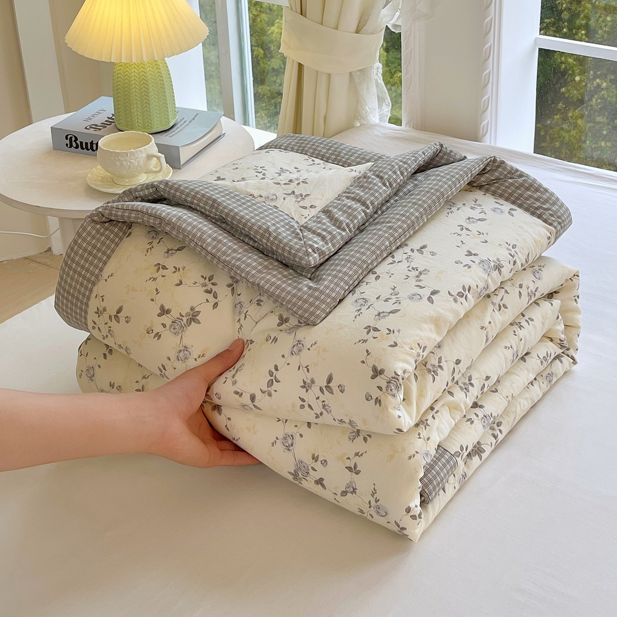 91家纺网 家纺一手货源 找家纺 梵克保罗 2026春夏新款抗菌亲肤棉田园碎花格子单夏被夏被四件套空调被 花枝漫天