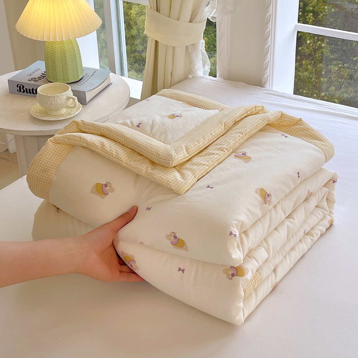 91家纺网 家纺一手货源 找家纺 梵克保罗 2026春夏新款抗菌亲肤棉田园碎花格子单夏被夏被四件套空调被 奶黄河马