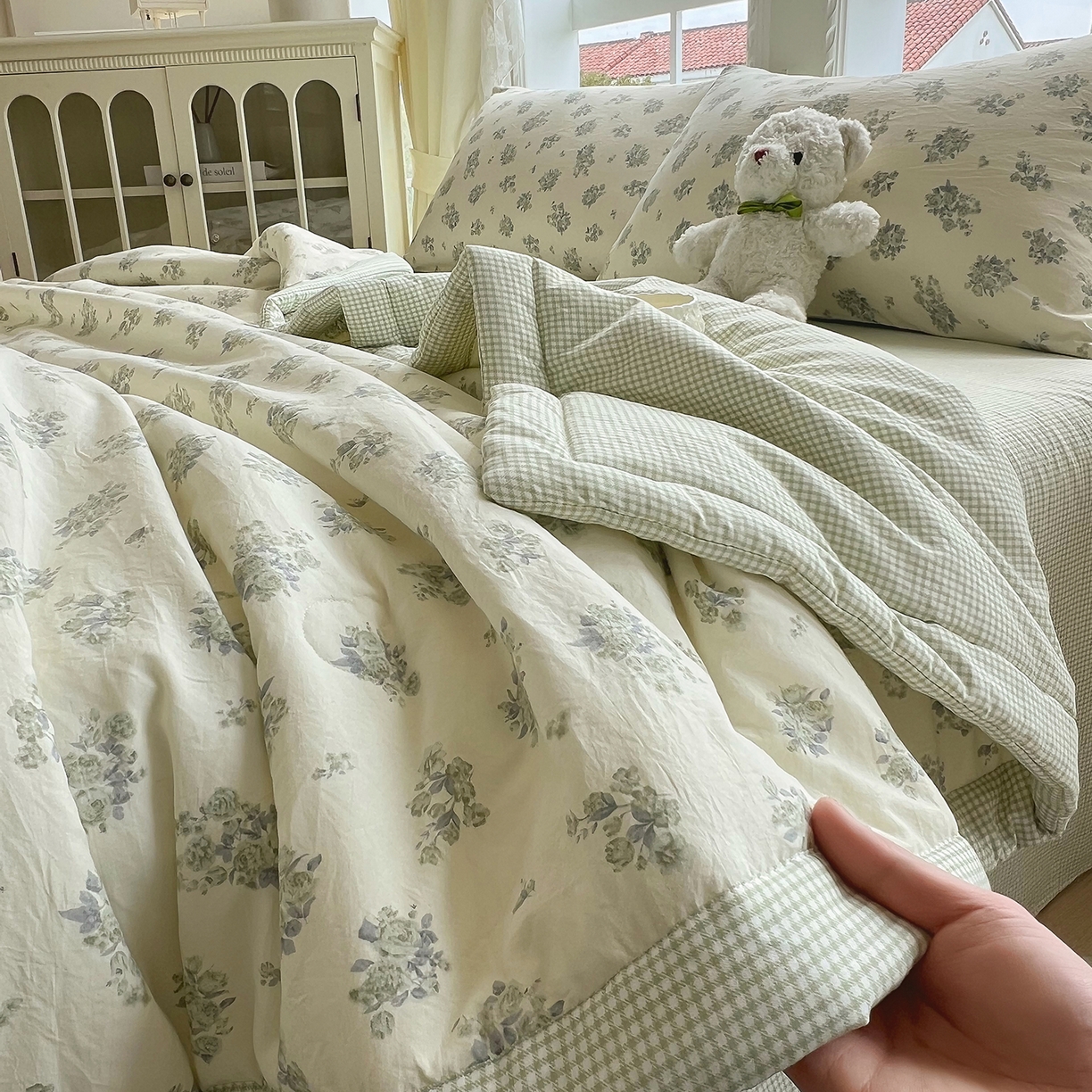 91家纺网 家纺一手货源 找家纺 梵克保罗 2026春夏新款抗菌亲肤棉田园碎花格子单夏被夏被四件套空调被 玫簇紫叶