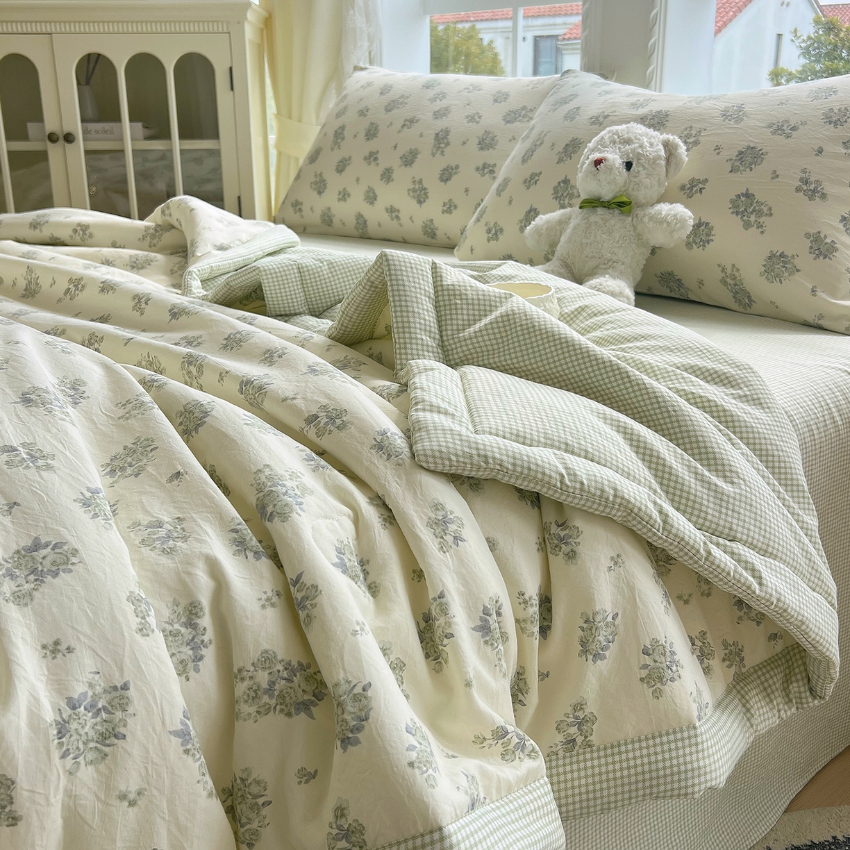 91家纺网 家纺一手货源 找家纺 梵克保罗 2026春夏新款抗菌亲肤棉田园碎花格子单夏被夏被四件套空调被 玫簇紫叶