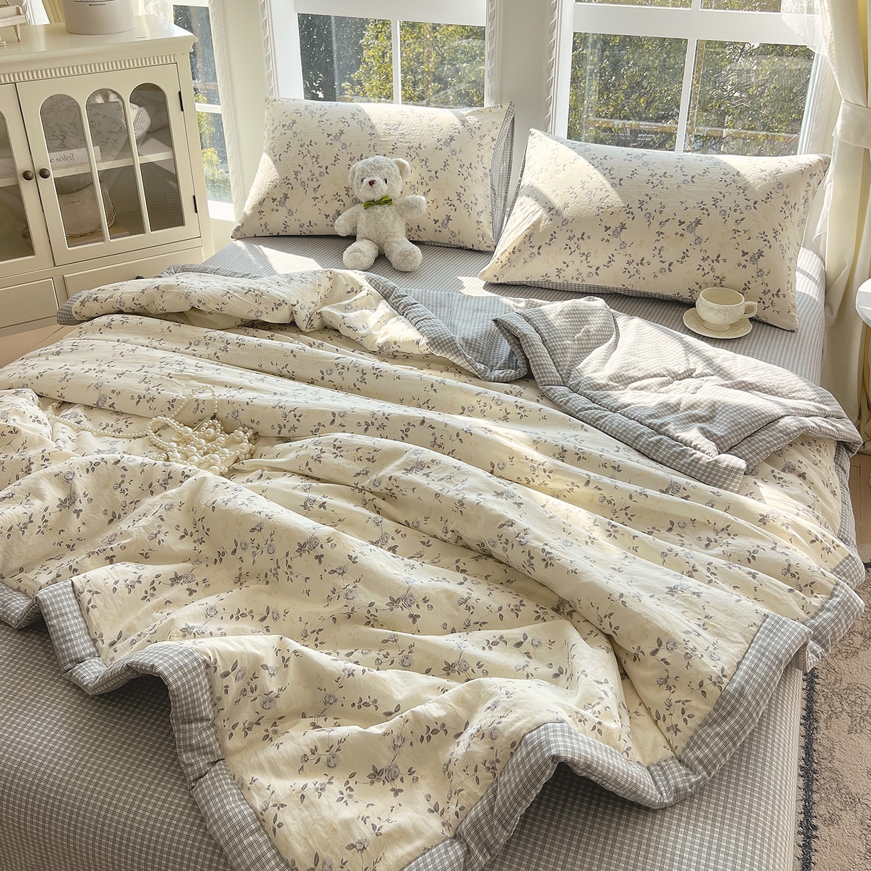 91家纺网 家纺一手货源 找家纺 梵克保罗 2026春夏新款抗菌亲肤棉田园碎花格子单夏被夏被四件套空调被 花枝漫天