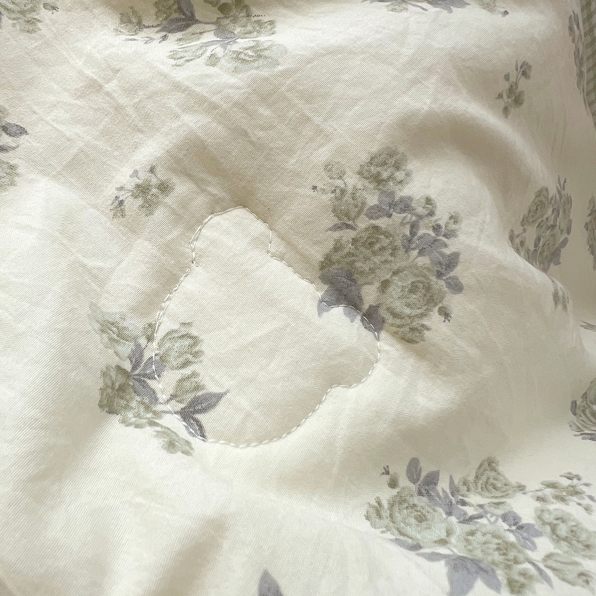 91家纺网 家纺一手货源 找家纺 梵克保罗 2026春夏新款抗菌亲肤棉田园碎花格子单夏被夏被四件套空调被 玫簇紫叶