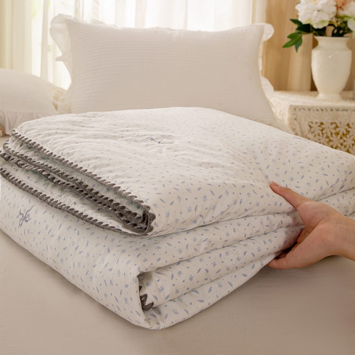 91家纺网 家纺一手货源 找家纺 爱微坊 2026新款A类水洗棉小碎花贝壳边夏被 蝴蝶结