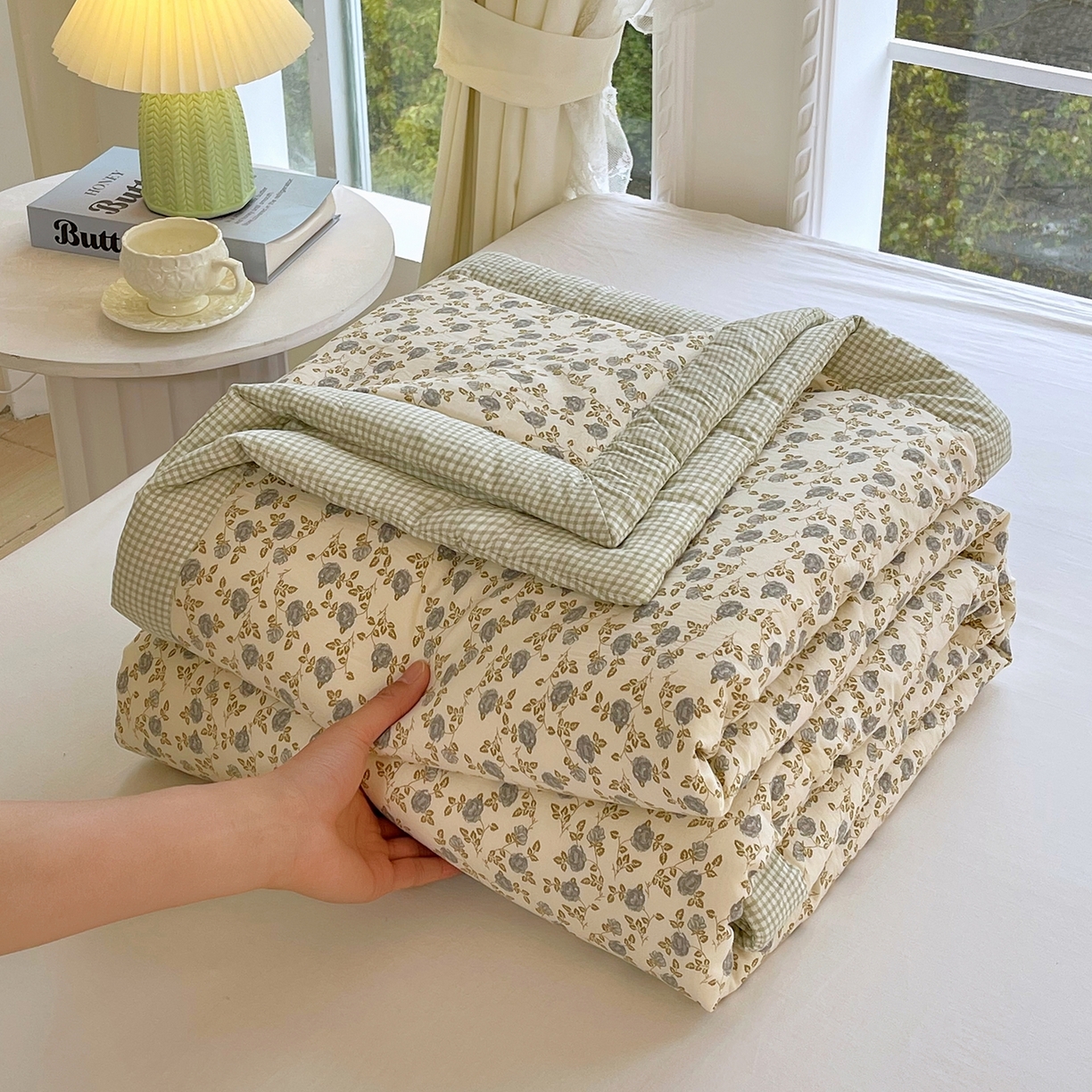 91家纺网 家纺一手货源 找家纺 梵克保罗 2026春夏新款抗菌亲肤棉田园碎花格子单夏被夏被四件套空调被 青格烟蕊