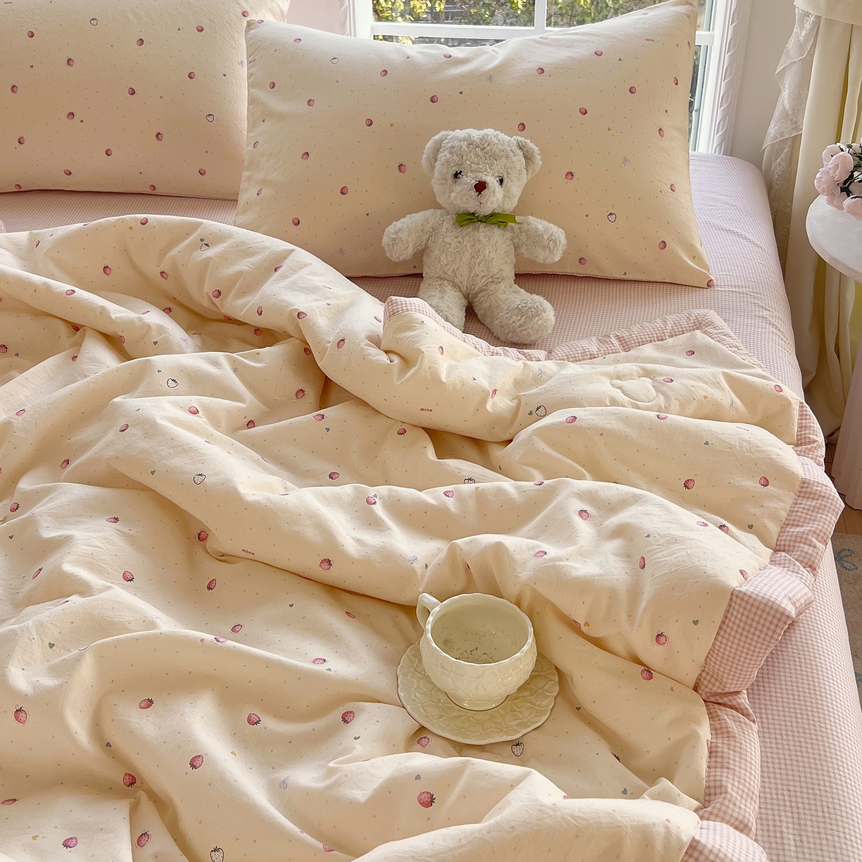 91家纺网 家纺一手货源 找家纺 梵克保罗 2026春夏新款抗菌亲肤棉田园碎花格子单夏被夏被四件套空调被 莓果粉格