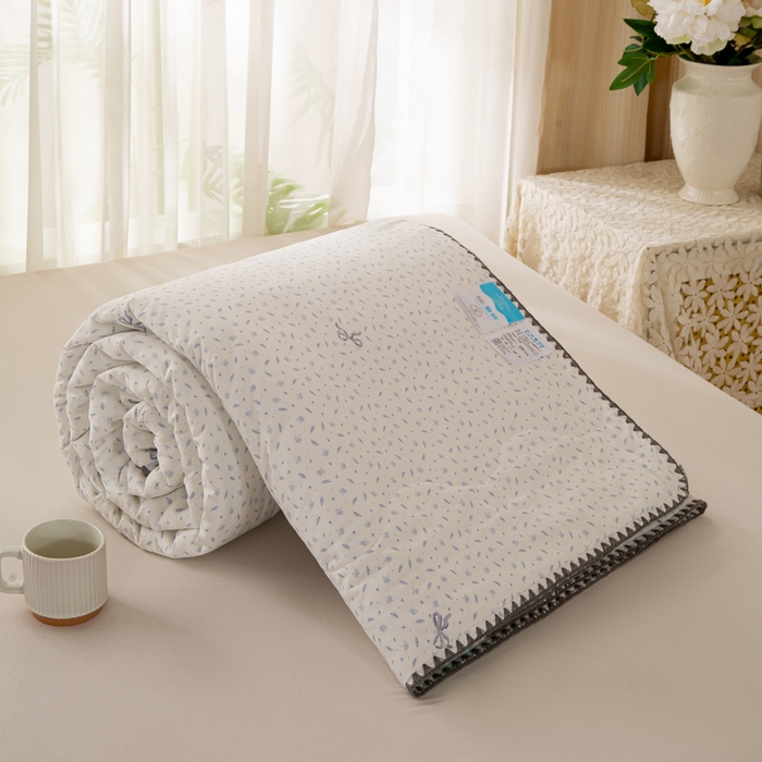 91家纺网 家纺一手货源 找家纺 爱微坊 2026新款A类水洗棉小碎花贝壳边夏被 蝴蝶结