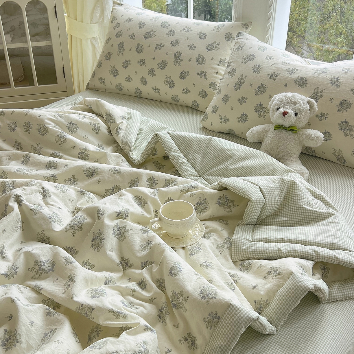 91家纺网 家纺一手货源 找家纺 梵克保罗 2026春夏新款抗菌亲肤棉田园碎花格子单夏被夏被四件套空调被 玫簇紫叶