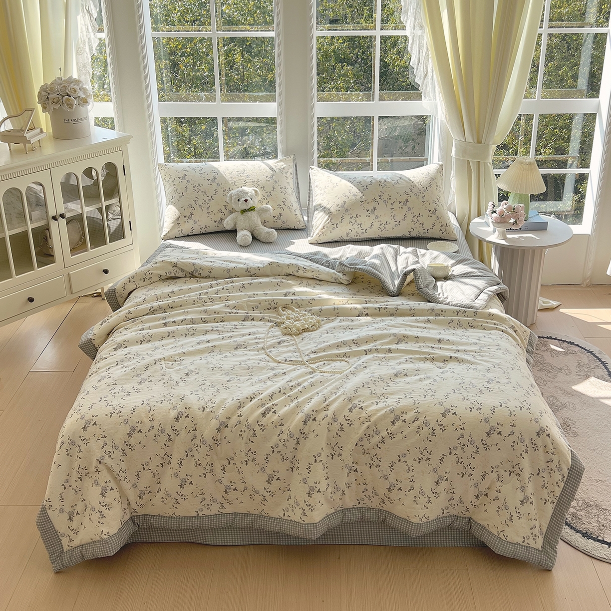 91家纺网 家纺一手货源 找家纺 梵克保罗 2026春夏新款抗菌亲肤棉田园碎花格子单夏被夏被四件套空调被 花枝漫天