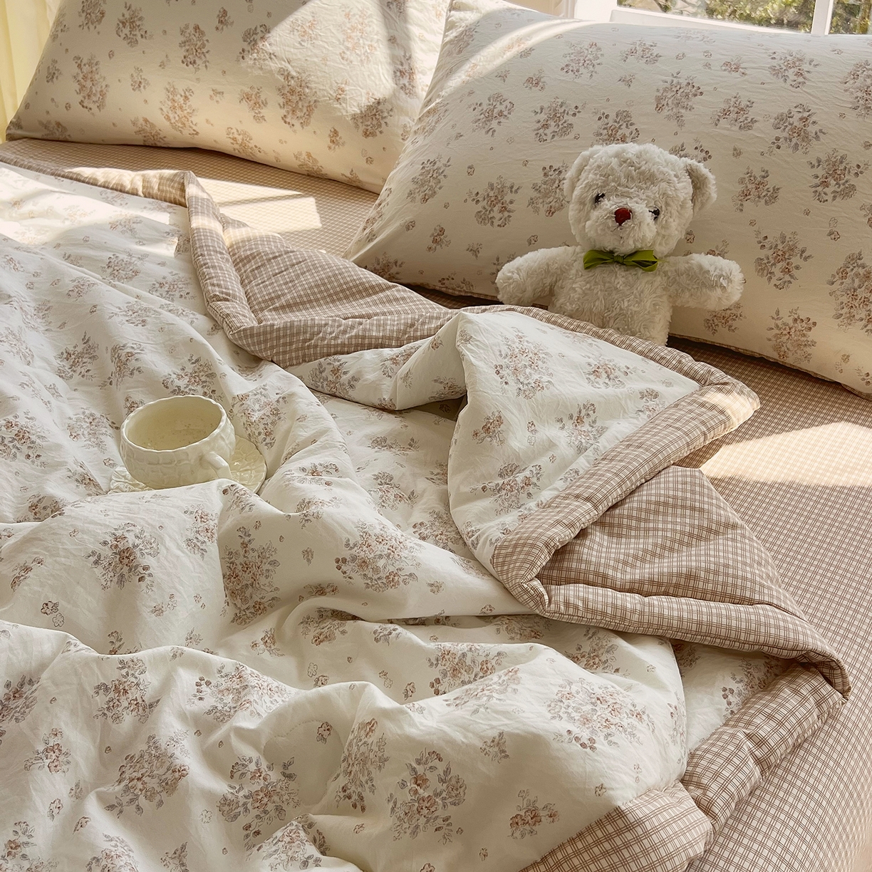 91家纺网 家纺一手货源 找家纺 梵克保罗 2026春夏新款抗菌亲肤棉田园碎花格子单夏被夏被四件套空调被 暖咖田园