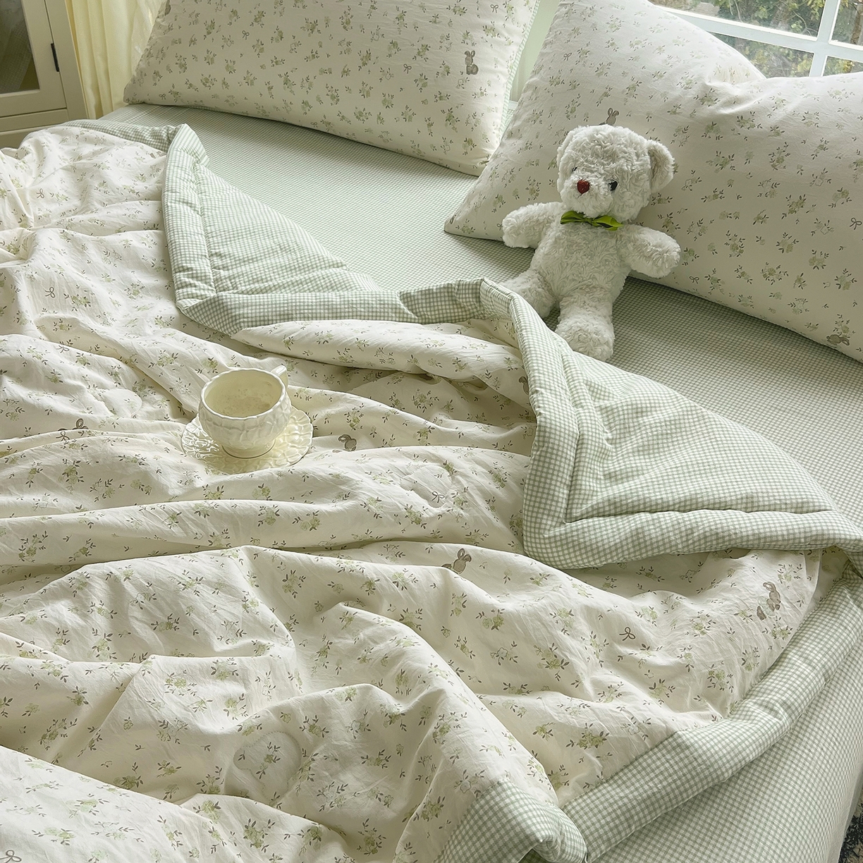 91家纺网 家纺一手货源 找家纺 梵克保罗 2026春夏新款抗菌亲肤棉田园碎花格子单夏被夏被四件套空调被 抹茶萌兔