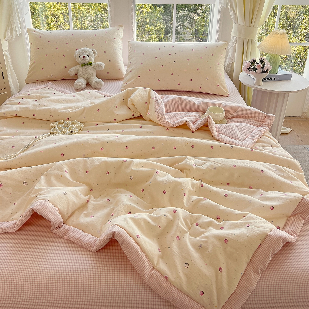 91家纺网 家纺一手货源 找家纺 梵克保罗 2026春夏新款抗菌亲肤棉田园碎花格子单夏被夏被四件套空调被 莓果粉格