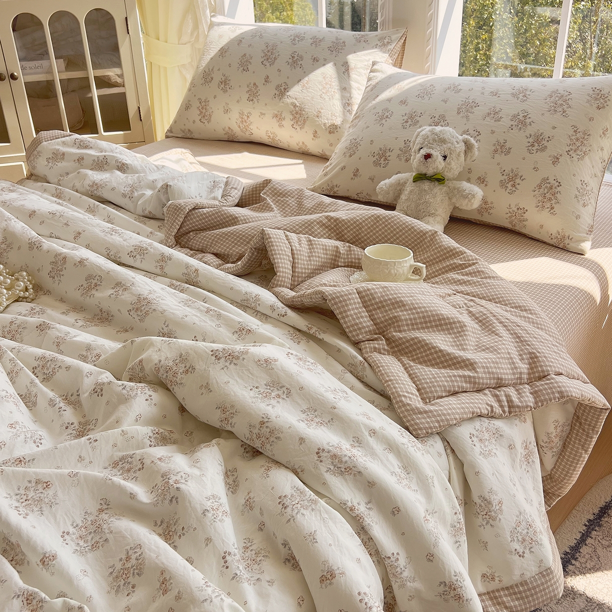 91家纺网 家纺一手货源 找家纺 梵克保罗 2026春夏新款抗菌亲肤棉田园碎花格子单夏被夏被四件套空调被 暖咖田园