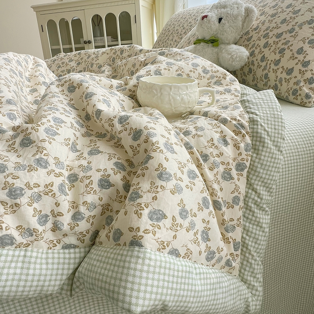 91家纺网 家纺一手货源 找家纺 梵克保罗 2026春夏新款抗菌亲肤棉田园碎花格子单夏被夏被四件套空调被 青格烟蕊