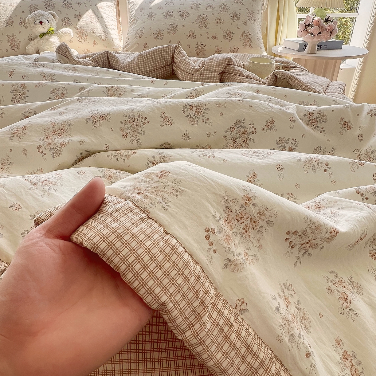 91家纺网 家纺一手货源 找家纺 梵克保罗 2026春夏新款抗菌亲肤棉田园碎花格子单夏被夏被四件套空调被 暖咖田园