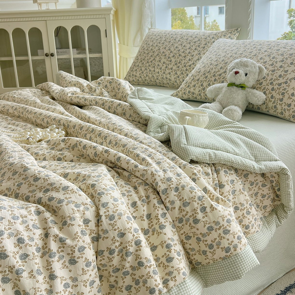 91家纺网 家纺一手货源 找家纺 梵克保罗 2026春夏新款抗菌亲肤棉田园碎花格子单夏被夏被四件套空调被 青格烟蕊