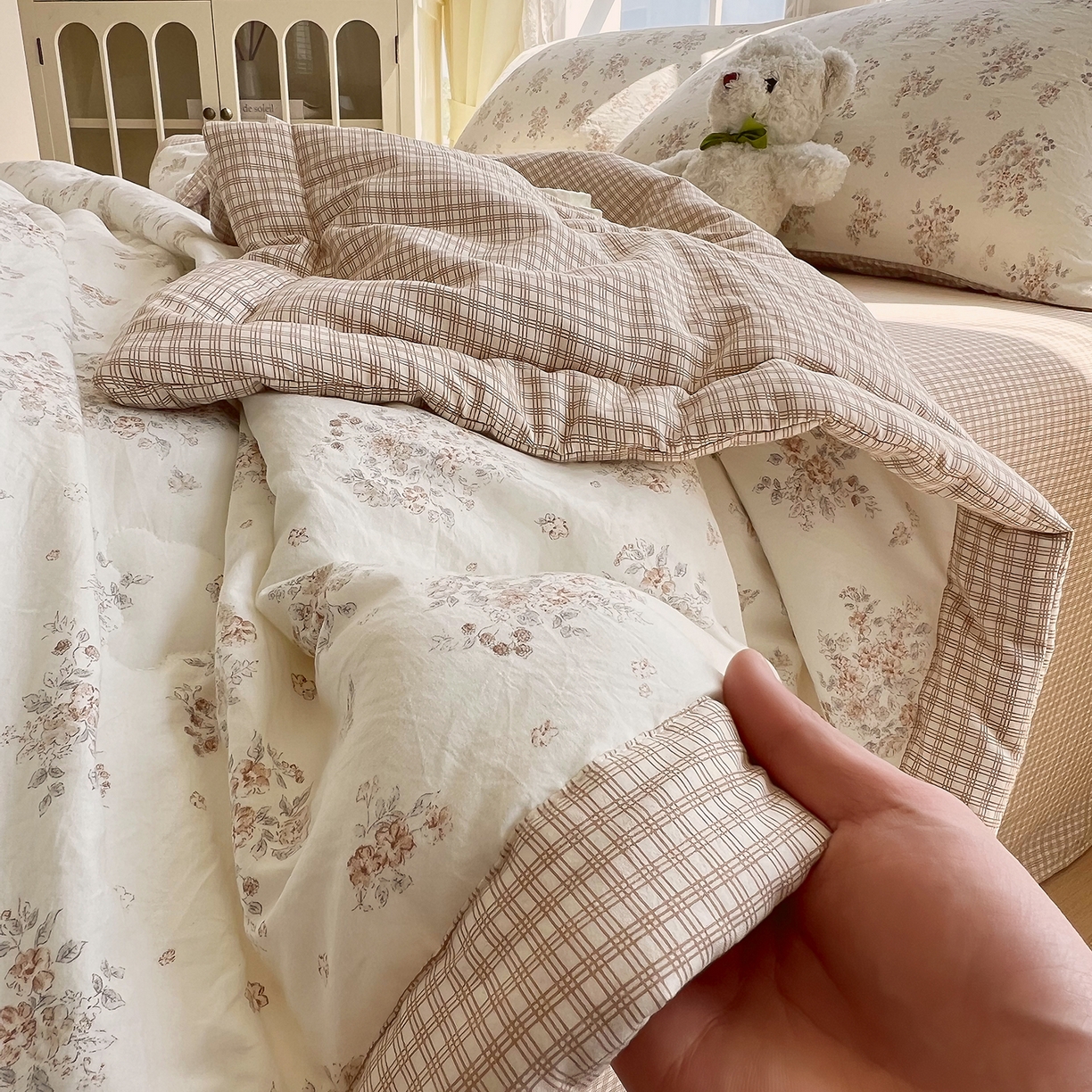 91家纺网 家纺一手货源 找家纺 梵克保罗 2026春夏新款抗菌亲肤棉田园碎花格子单夏被夏被四件套空调被 暖咖田园