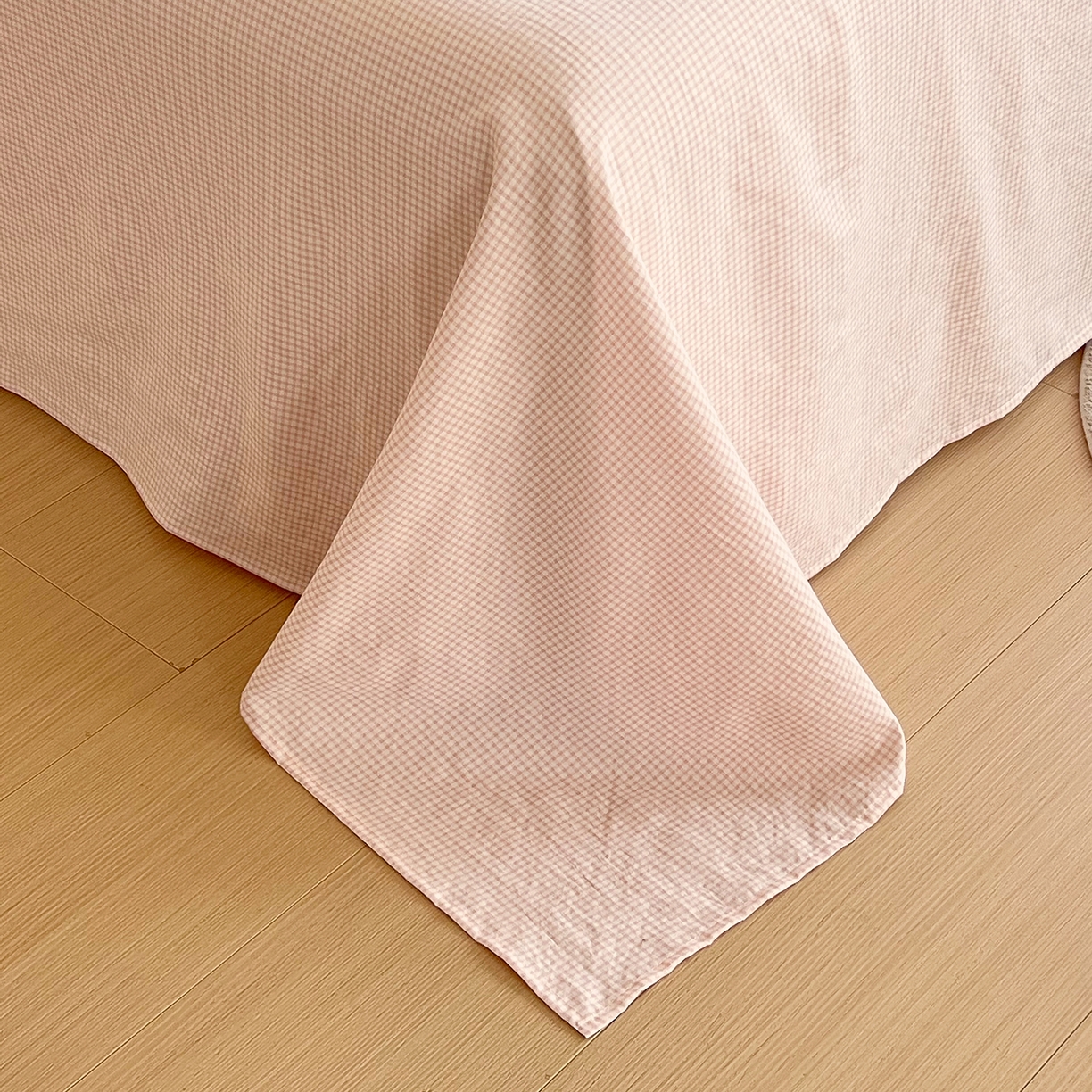 91家纺网 家纺一手货源 找家纺 梵克保罗 2026春夏新款抗菌亲肤棉田园碎花格子单夏被夏被四件套空调被 莓果粉格