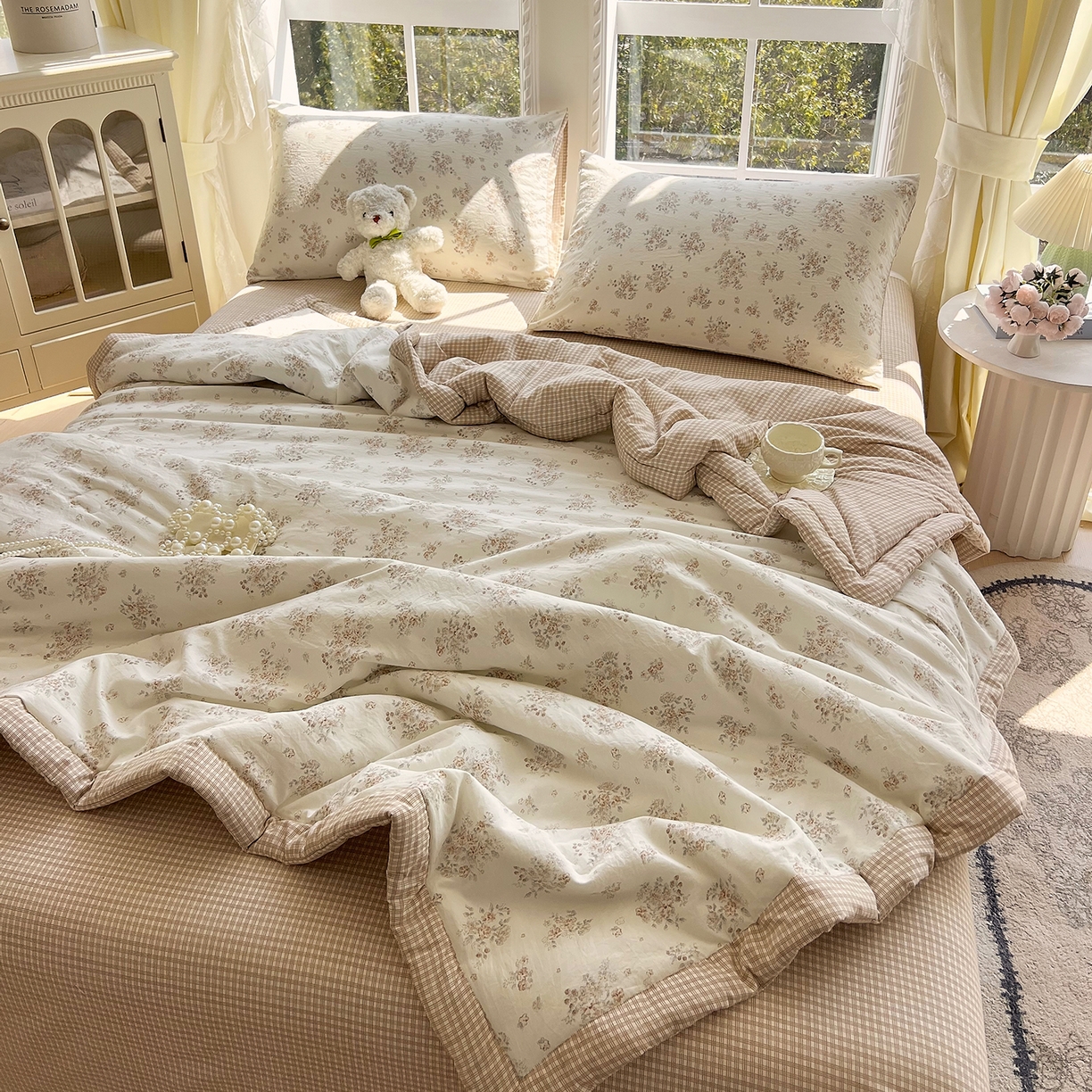 91家纺网 家纺一手货源 找家纺 梵克保罗 2026春夏新款抗菌亲肤棉田园碎花格子单夏被夏被四件套空调被 暖咖田园