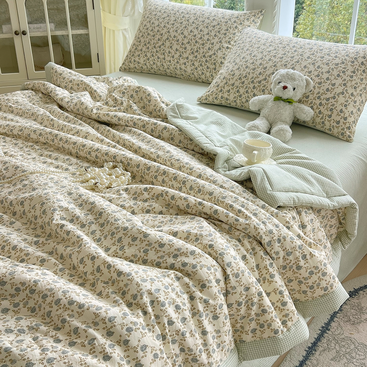 91家纺网 家纺一手货源 找家纺 梵克保罗 2026春夏新款抗菌亲肤棉田园碎花格子单夏被夏被四件套空调被 青格烟蕊