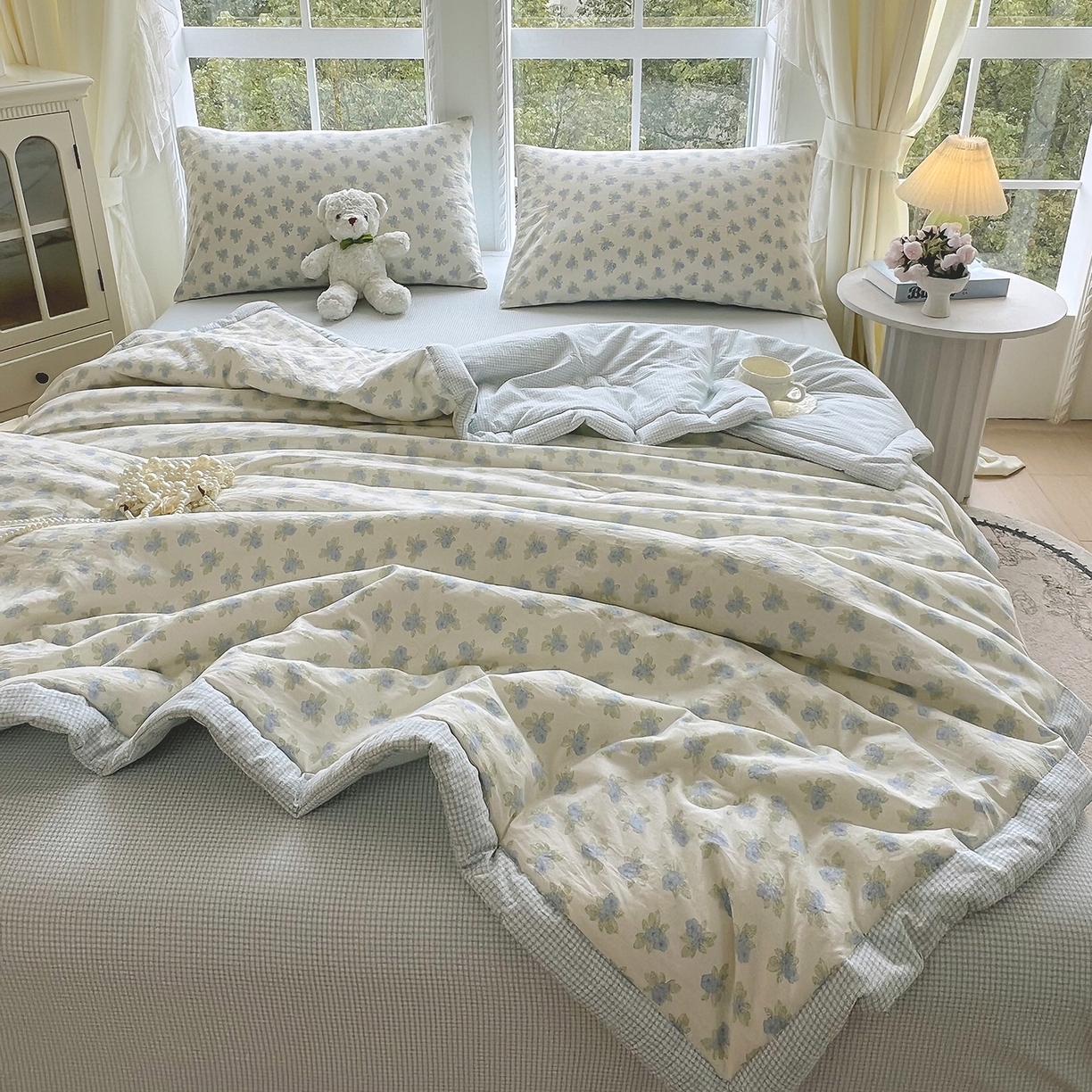 91家纺网 家纺一手货源 找家纺 梵克保罗 2026春夏新款抗菌亲肤棉田园碎花格子单夏被夏被四件套空调被 兰黛雾语