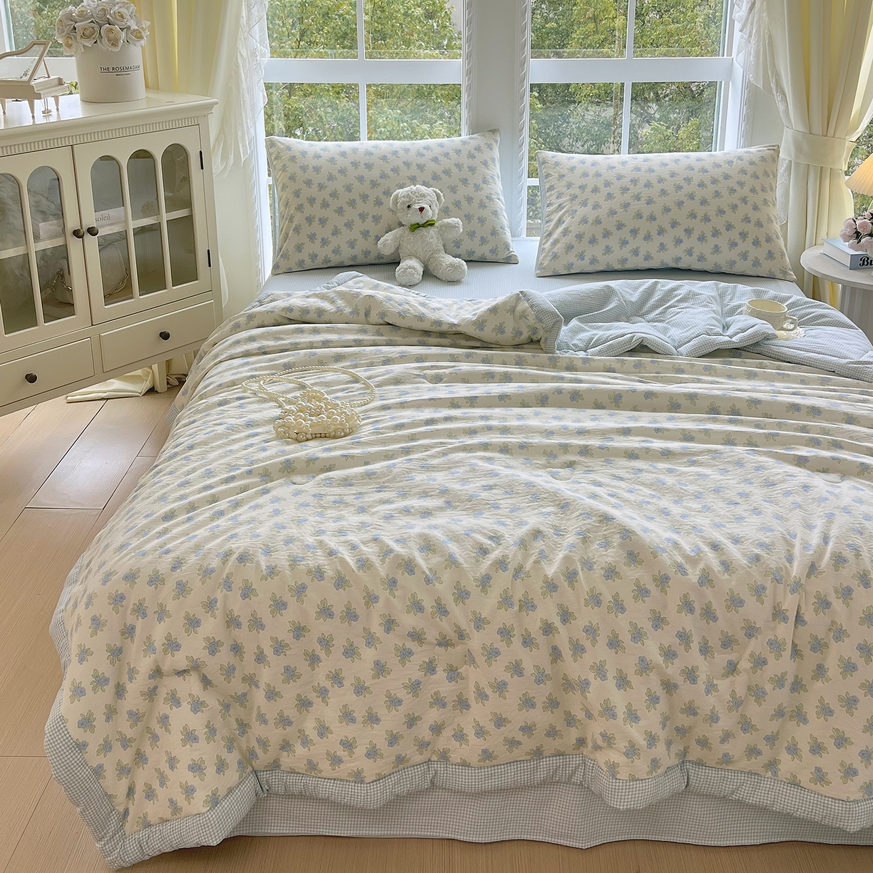 91家纺网 家纺一手货源 找家纺 梵克保罗 2026春夏新款抗菌亲肤棉田园碎花格子单夏被夏被四件套空调被 兰黛雾语