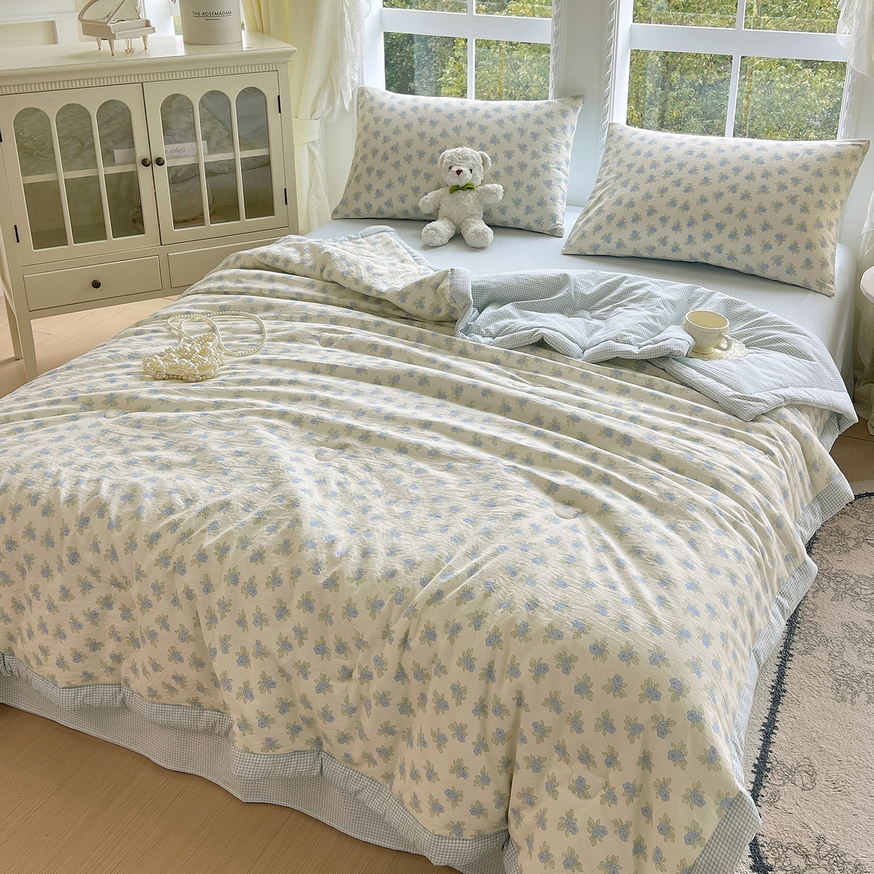 91家纺网 家纺一手货源 找家纺 梵克保罗 2026春夏新款抗菌亲肤棉田园碎花格子单夏被夏被四件套空调被 兰黛雾语