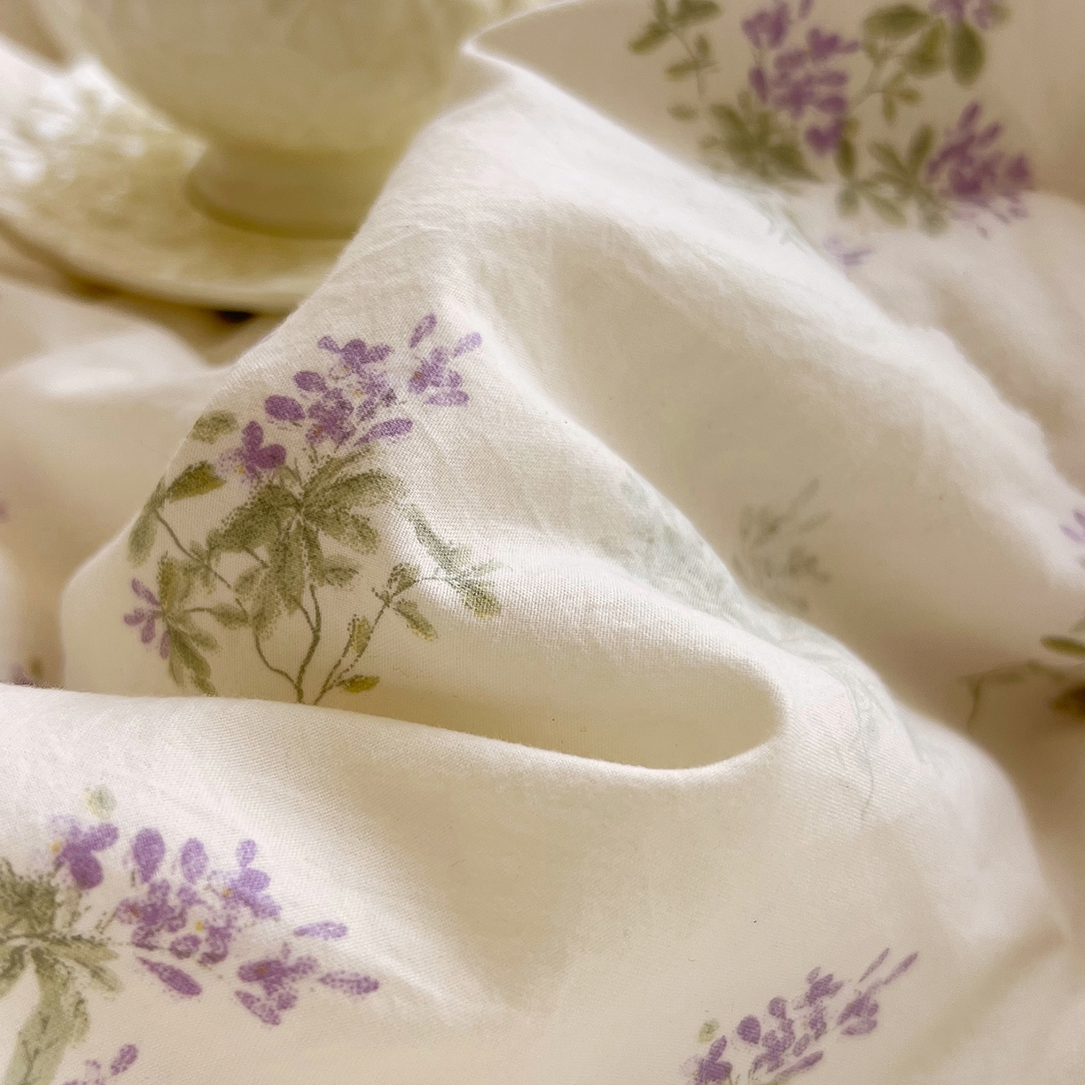 91家纺网 家纺一手货源 找家纺 梵克保罗 2026春夏新款抗菌亲肤棉田园碎花格子单夏被夏被四件套空调被 紫萝花藤