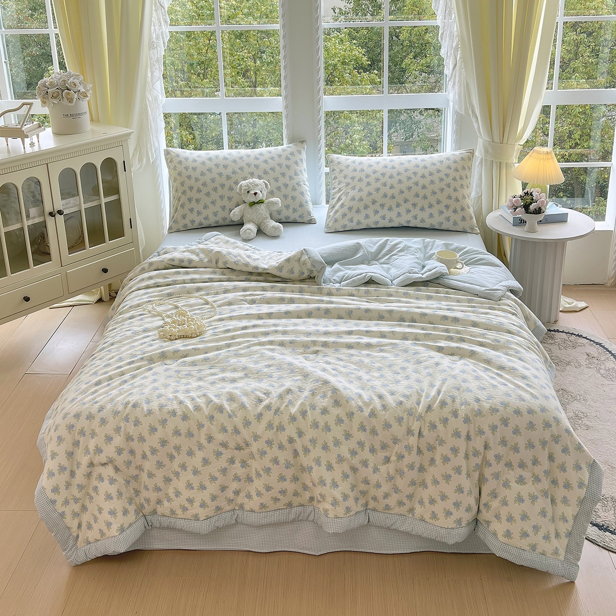 91家纺网 家纺一手货源 找家纺 梵克保罗 2026春夏新款抗菌亲肤棉田园碎花格子单夏被夏被四件套空调被 兰黛雾语