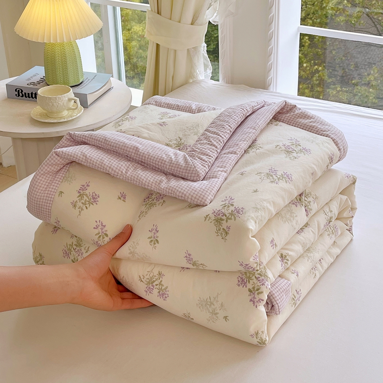 91家纺网 家纺一手货源 找家纺 梵克保罗 2026春夏新款抗菌亲肤棉田园碎花格子单夏被夏被四件套空调被 紫萝花藤