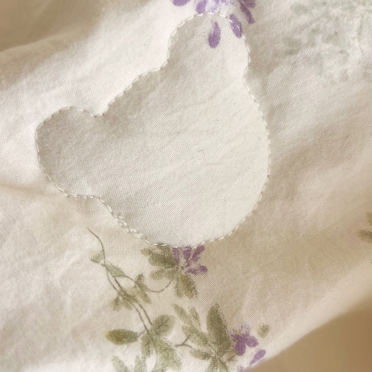 91家纺网 家纺一手货源 找家纺 梵克保罗 2026春夏新款抗菌亲肤棉田园碎花格子单夏被夏被四件套空调被 紫萝花藤