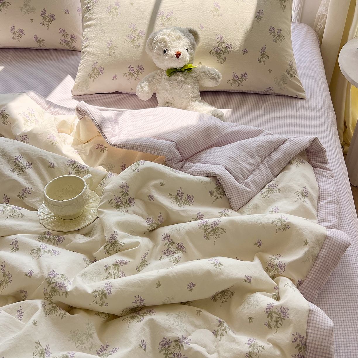 91家纺网 家纺一手货源 找家纺 梵克保罗 2026春夏新款抗菌亲肤棉田园碎花格子单夏被夏被四件套空调被 紫萝花藤