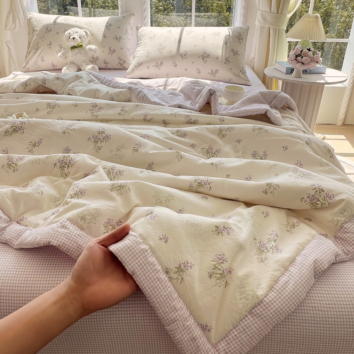 91家纺网 家纺一手货源 找家纺 梵克保罗 2026春夏新款抗菌亲肤棉田园碎花格子单夏被夏被四件套空调被 紫萝花藤