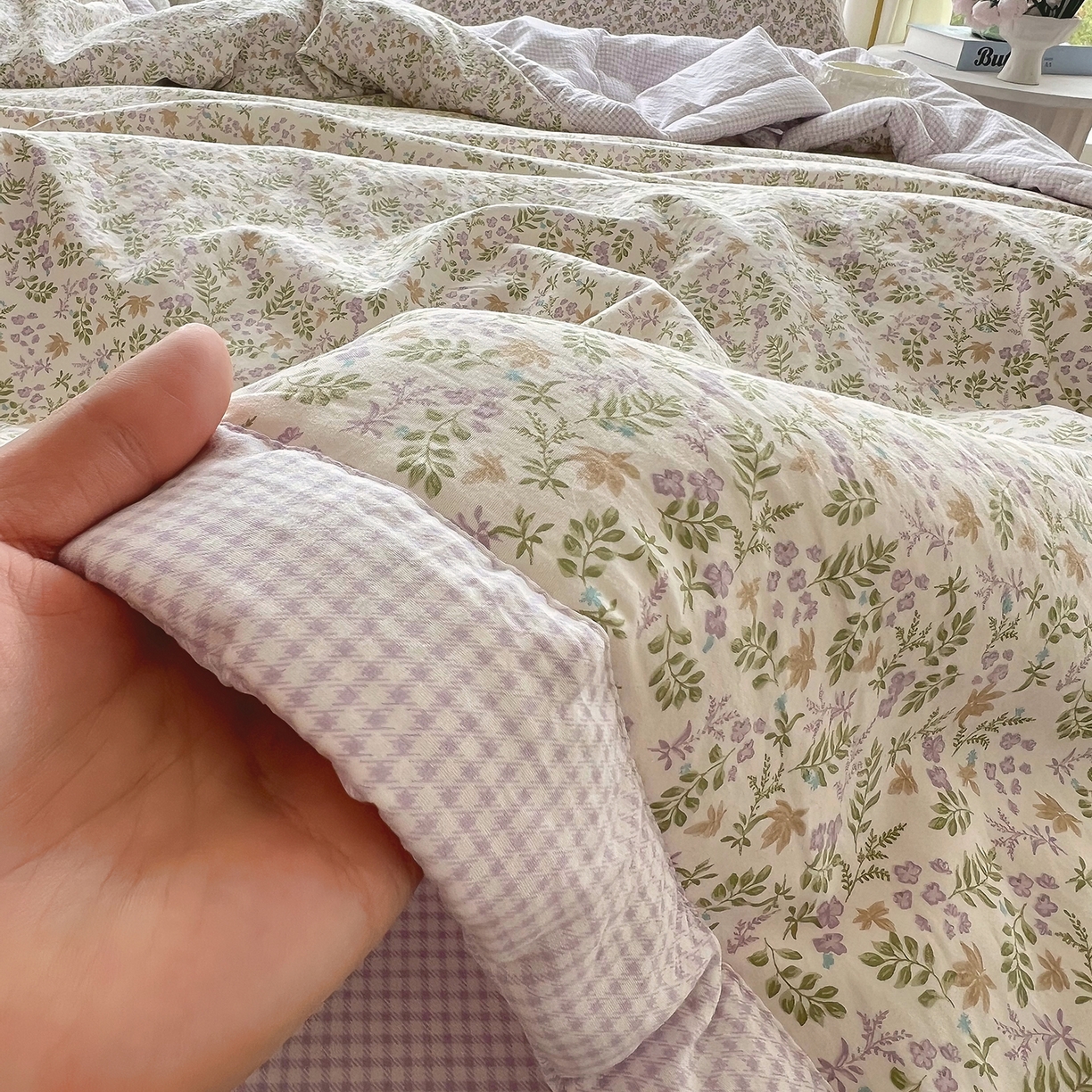 91家纺网 家纺一手货源 找家纺 梵克保罗 2026春夏新款抗菌亲肤棉田园碎花格子单夏被夏被四件套空调被 紫格花影