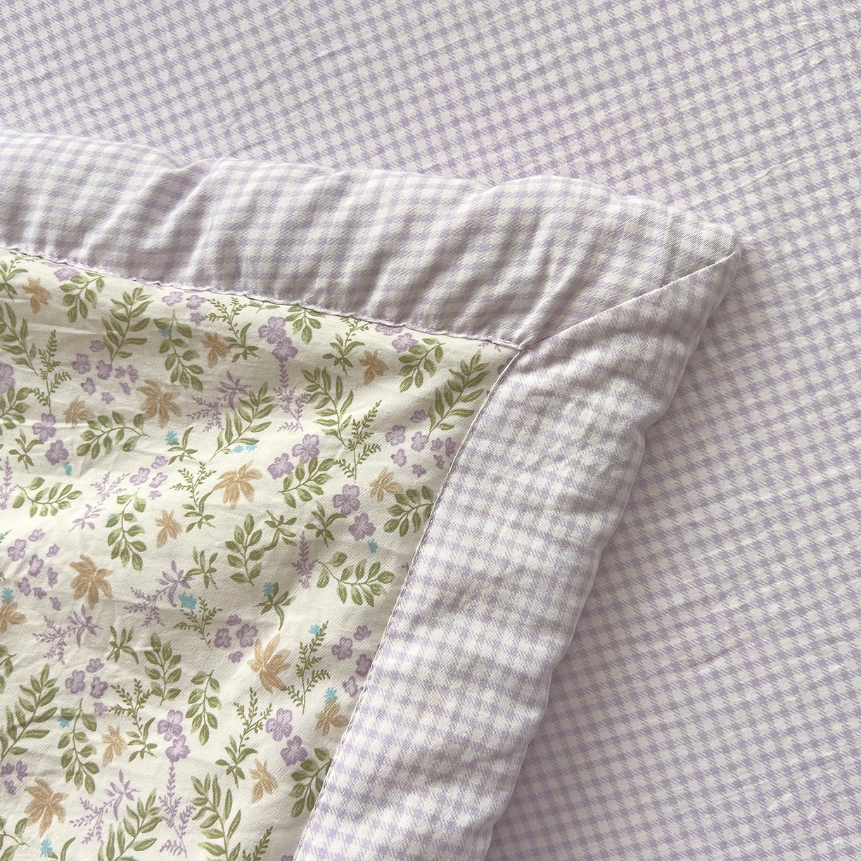 91家纺网 家纺一手货源 找家纺 梵克保罗 2026春夏新款抗菌亲肤棉田园碎花格子单夏被夏被四件套空调被 紫格花影