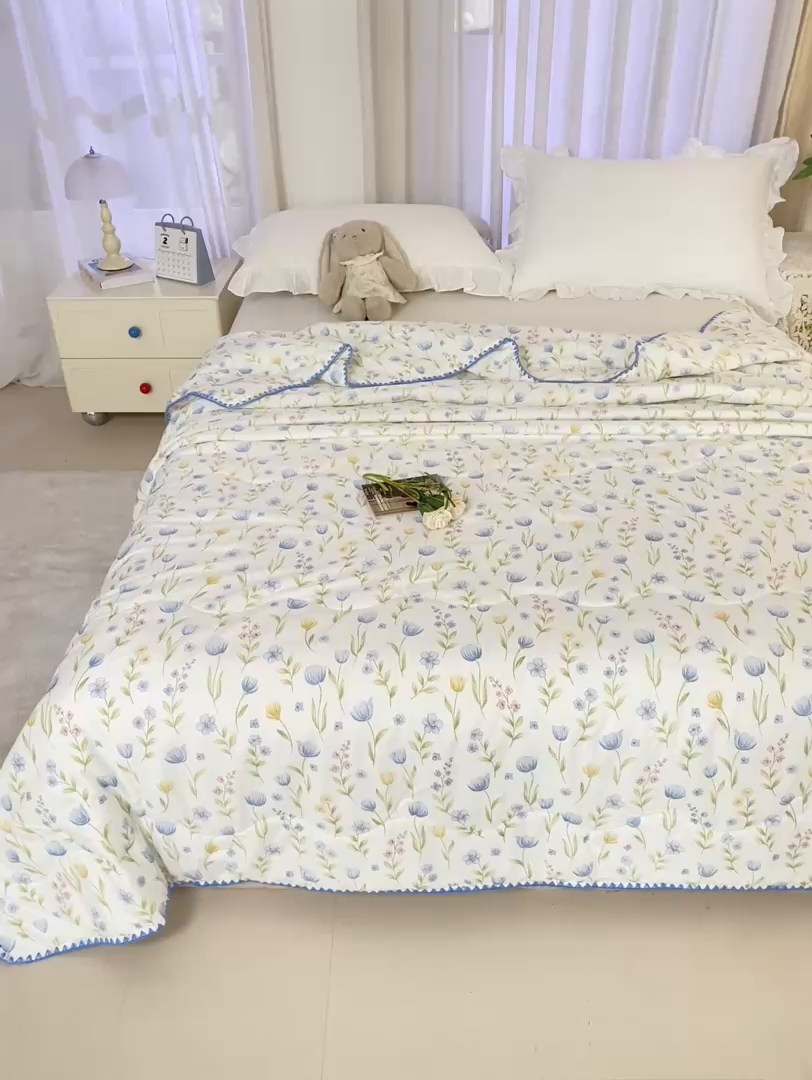 91家纺网 家纺一手货源 找家纺 爱微坊 2026新款A类水洗棉小碎花贝壳边夏被 花海