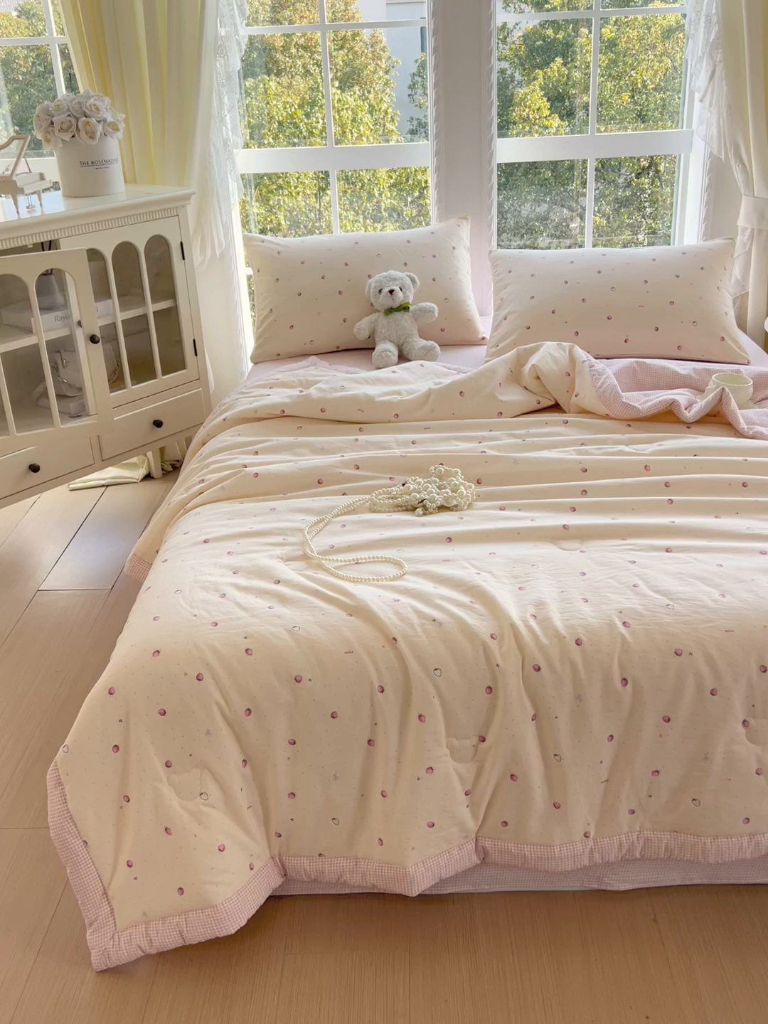 91家纺网 家纺一手货源 找家纺 梵克保罗 2026春夏新款抗菌亲肤棉田园碎花格子单夏被夏被四件套空调被 莓果粉格